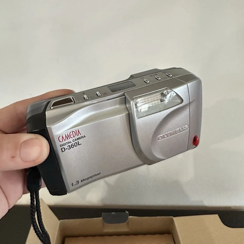 EUC Olympus Digital Camera Filmless D-360L 1.3 Megapixel Silver Tested‎